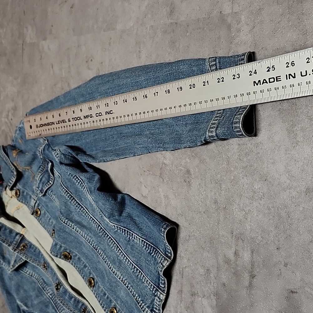 Medium Wash Denim Jacket Women’s M Fitted Jean Jacket Contrast Stitch Detail - Picture 9 of 15